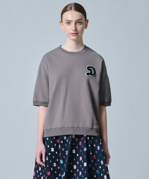 DOUBLE STANDARD CLOTHING(ダブルスタンダードクロージング)の「Dロゴワッペン 裏毛スウェット(Tシャツ/カットソー・レディース・グレイッシュベージュ/ブラック/オフホワイト・FREE)」の3枚目の写真