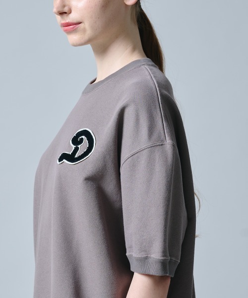 DOUBLE STANDARD CLOTHING(ダブルスタンダードクロージング)の「Dロゴワッペン 裏毛スウェット(Tシャツ/カットソー・レディース・グレイッシュベージュ/ブラック/オフホワイト・FREE)」の10枚目の写真
