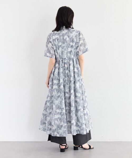 YECCA VECCA（イェッカヴェッカ）の「サファリ柄フレアシャツワンピース（シャツワンピース・レディース・オフホワイト/ベージュ・FREE）」の8枚目の写真
