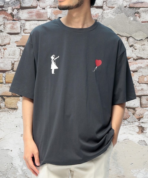 BRANDALISED(ブランダライズド)の「BRANDALISED (ブランダライズド) Tシャツ 半袖 バンクシー ストレッチ カットソー Girl with balloon BR26SU01D12 バックプリント メンズ レディース(Tシャツ/カットソー・メンズ・ダークグレー/ブラック/ホワイト・M/L/LL)」の3枚目の写真