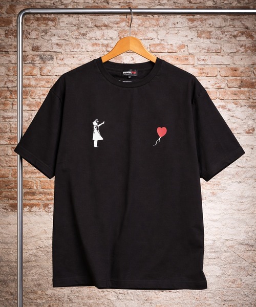 BRANDALISED(ブランダライズド)の「BRANDALISED (ブランダライズド) Tシャツ 半袖 バンクシー ストレッチ カットソー Girl with balloon BR26SU01D12 バックプリント メンズ レディース(Tシャツ/カットソー・メンズ・ダークグレー/ブラック/ホワイト・M/L/LL)」の2枚目の写真