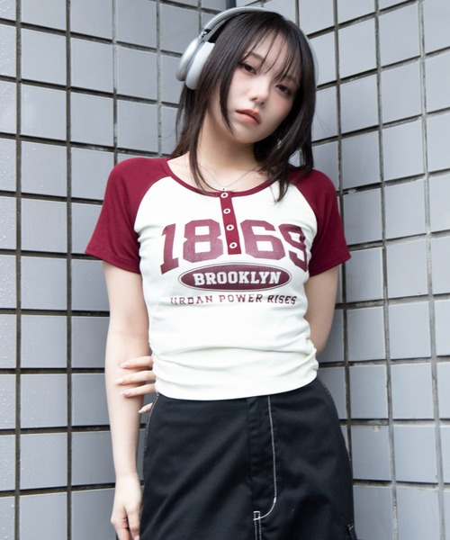 WEGO（ウィゴー）の「WEGO/【26年春新作】グラフィックラグランヘンリーネックT（Tシャツ/カットソー・レディース・その他3/その他2/その他1/その他4/その他5・FREE）」の4枚目の写真