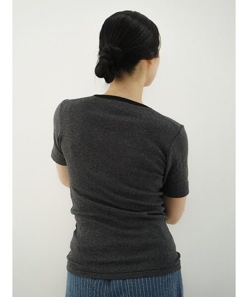 FIKA.(フィーカ)の「【11color】H/S Crew Tee(Tシャツ/カットソー・レディース・アイボリー/杢グレー/ブラック/ダークネイビー/レッド/チャコール・FREE)」の9枚目の写真