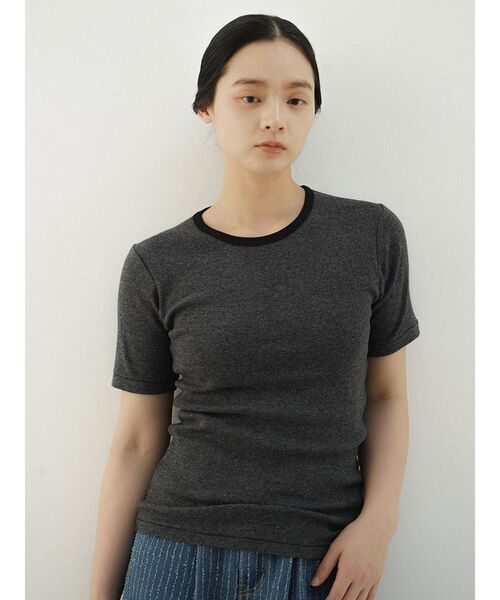 FIKA.(フィーカ)の「【11color】H/S Crew Tee(Tシャツ/カットソー・レディース・アイボリー/杢グレー/ブラック/ダークネイビー/レッド/チャコール・FREE)」の7枚目の写真
