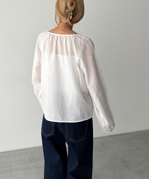 CANAL JEAN(キャナルジーン)の「SLEEK ボイルストライプパフブラウス(シャツ/ブラウス・レディース・サックスブルー/アイボリー・ONE SIZE)」の5枚目の写真