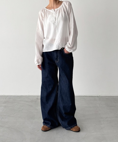 CANAL JEAN(キャナルジーン)の「SLEEK ボイルストライプパフブラウス(シャツ/ブラウス・レディース・サックスブルー/アイボリー・ONE SIZE)」の6枚目の写真