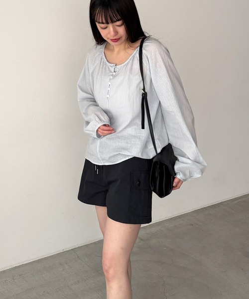 CANAL JEAN(キャナルジーン)の「SLEEK ボイルストライプパフブラウス(シャツ/ブラウス・レディース・サックスブルー/アイボリー・ONE SIZE)」の7枚目の写真
