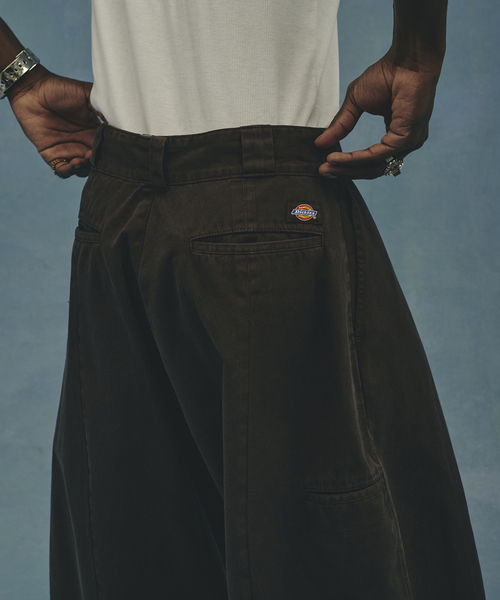 Dickies（ディッキーズ）の「Dickies / ディッキーズ 別注 ODD SHAPE SHORTS / ショーツ（その他パンツ・メンズ・ブラック/ブラウン/ネイビー・MEDIUM/LARGE）」の7枚目の写真