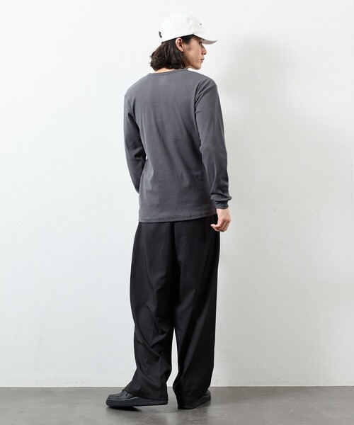 NAUTICA(ノーティカ)の「NAUTICA/ノーティカ Essentials タイトフィット L/S ヘンリーネック ピグメントTシャツ(Tシャツ/カットソー・メンズ・チャコールグレー/ネイビー/オリーブ・SMALL/MEDIUM/LARGE)」の8枚目の写真