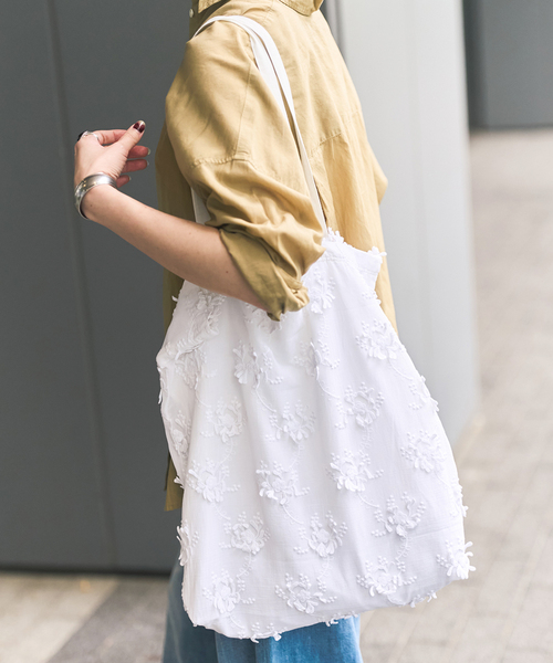 Spick & Span(スピックアンドスパン)の「《新色有り別注 / 追加》crinkle crinkle crinkle 3D embroidery TOTE*Re(トートバッグ・レディース・ホワイト/ブラック・FREE)」の2枚目の写真