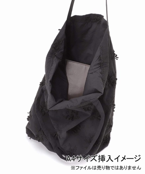 Spick & Span(スピックアンドスパン)の「《新色有り別注 / 追加》crinkle crinkle crinkle 3D embroidery TOTE*Re(トートバッグ・レディース・ホワイト/ブラック・FREE)」の7枚目の写真