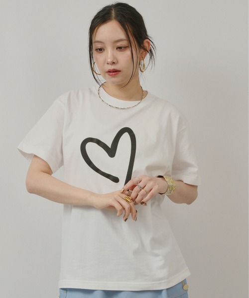 palm RICHE(ポームリシュ)の「FLOAT HEART T(Tシャツ/カットソー・レディース・チャコールグレー/オフホワイト/オレンジ系その他・M)」の2枚目の写真