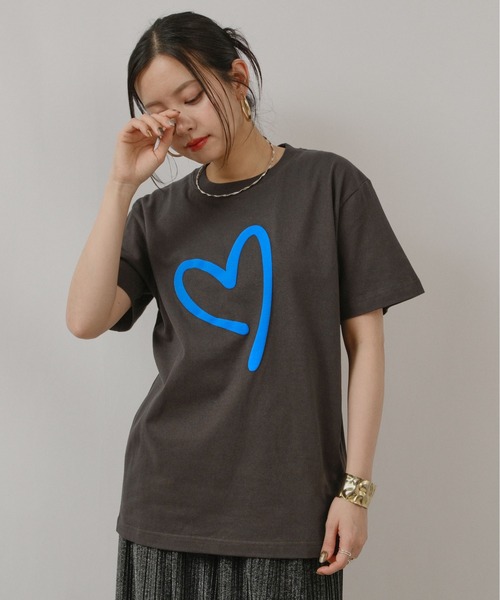 palm RICHE(ポームリシュ)の「FLOAT HEART T(Tシャツ/カットソー・レディース・チャコールグレー/オフホワイト/オレンジ系その他・M)」の3枚目の写真