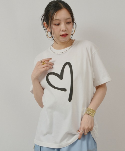 palm RICHE(ポームリシュ)の「FLOAT HEART T(Tシャツ/カットソー・レディース・チャコールグレー/オフホワイト/オレンジ系その他・M)」の4枚目の写真