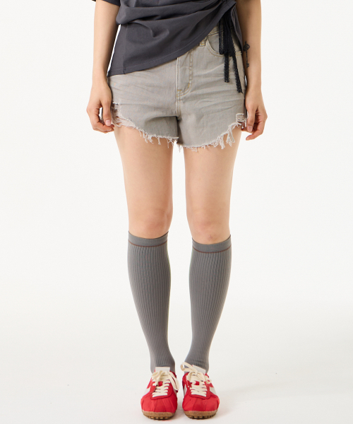UNKNOWN PLANET(アンノウンプラネット)の「ヴィンテージダメージカットオフショーツグレー(その他パンツ・レディース・その他・SMALL/MEDIUM/LARGE)」の2枚目の写真