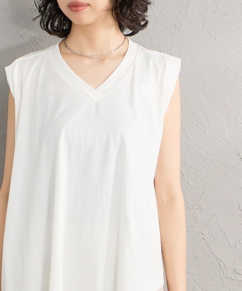 mizuiroind（ミズイロインド）の「[mizuiro ind/ミズイロインド] Vネック アシンメトリーノースリーブTシャツ（Tシャツ/カットソー・レディース・オフホワイト/ダークグレー/ブラック・F）」の13枚目の写真