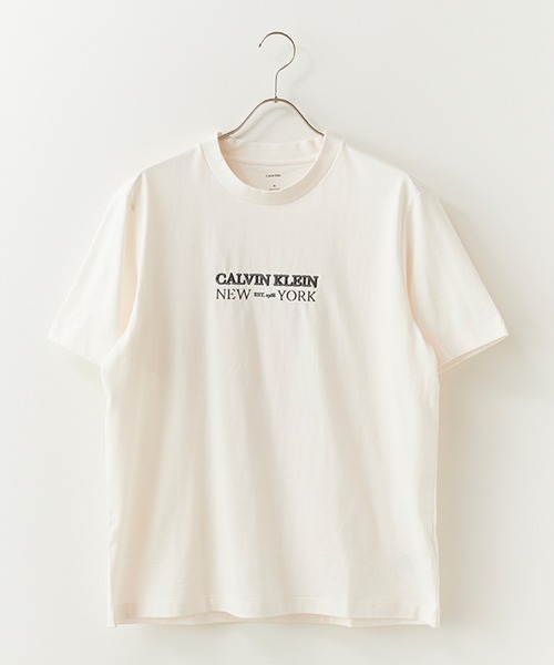 Calvin Klein(カルバン・クライン)の「Calvin Klein/カルバンクライン SS 20S WHSL SP CKLEIN NY ブランドロゴ クルーネック半袖Tシャツ(Tシャツ/カットソー・メンズ・ホワイト・L/XL/M)」の1枚目の写真