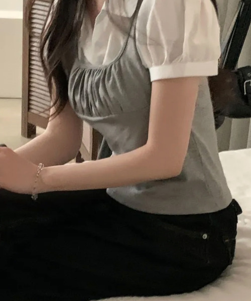 VIVID LADY(ビビッドレディー)の「シャツドッキング レイヤード風 半袖トップス(Tシャツ/カットソー・レディース・ブラック/グレー・FREE)」の9枚目の写真