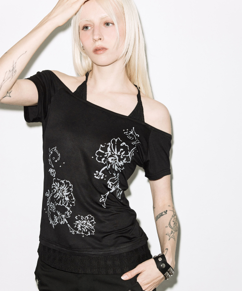 FANCY CLUB（ファンシークラブ）の「ロジホルターハーフショルダートップ（ブラック）F26QB136（Tシャツ/カットソー・レディース・その他・ONE）」の2枚目の写真