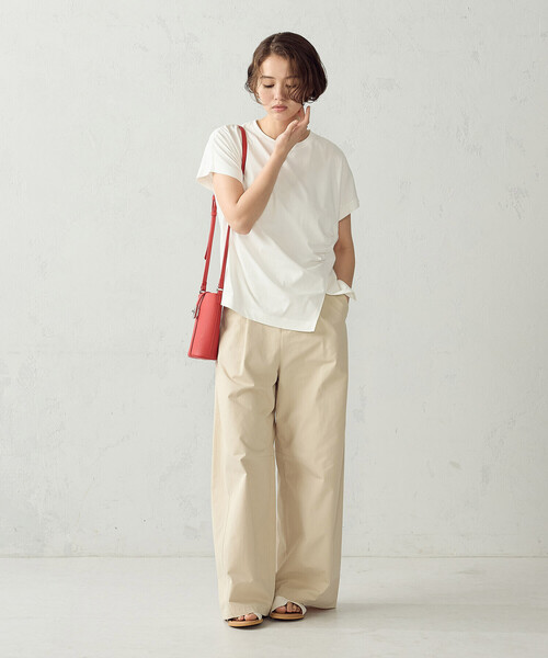 COMME CA ISM(コムサイズム)の「【接触冷感】アシンメトリータックTシャツ(Tシャツ/カットソー・レディース・チャコール/ホワイト/カーキ・MEDIUM/LARGE)」の4枚目の写真