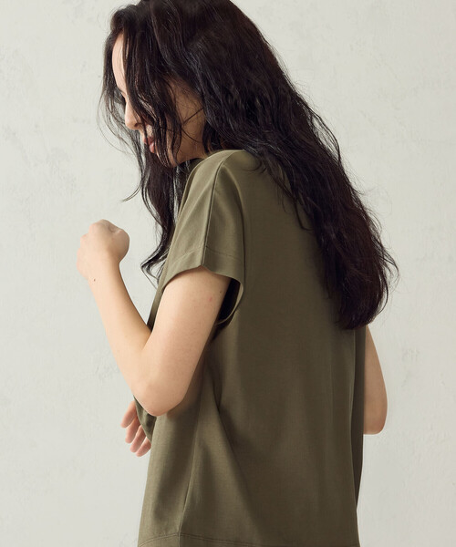 COMME CA ISM(コムサイズム)の「【接触冷感】アシンメトリータックTシャツ(Tシャツ/カットソー・レディース・チャコール/ホワイト/カーキ・MEDIUM/LARGE)」の19枚目の写真