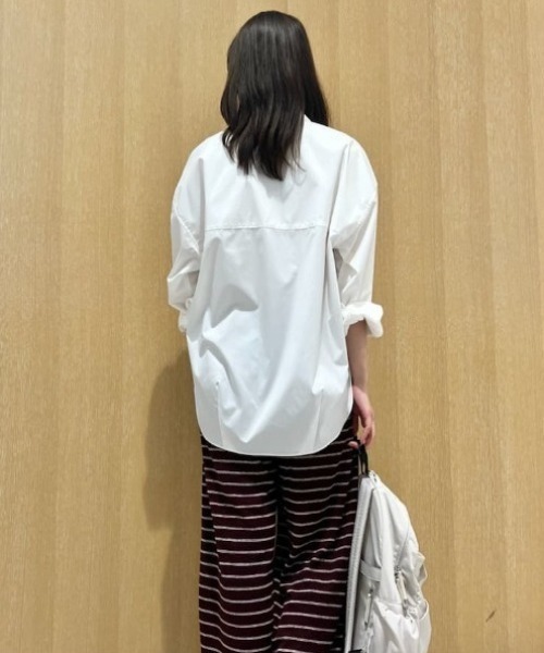 emmi(エミ)の「emmiロゴコクーンシルエットシャツ(シャツ/ブラウス・レディース・オフホワイト/ストライプ/ネイビー・F)」の22枚目の写真
