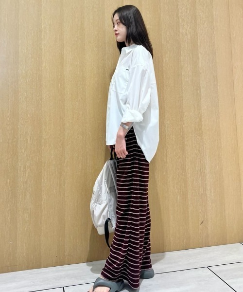 emmi(エミ)の「emmiロゴコクーンシルエットシャツ(シャツ/ブラウス・レディース・オフホワイト/ストライプ/ネイビー・F)」の21枚目の写真