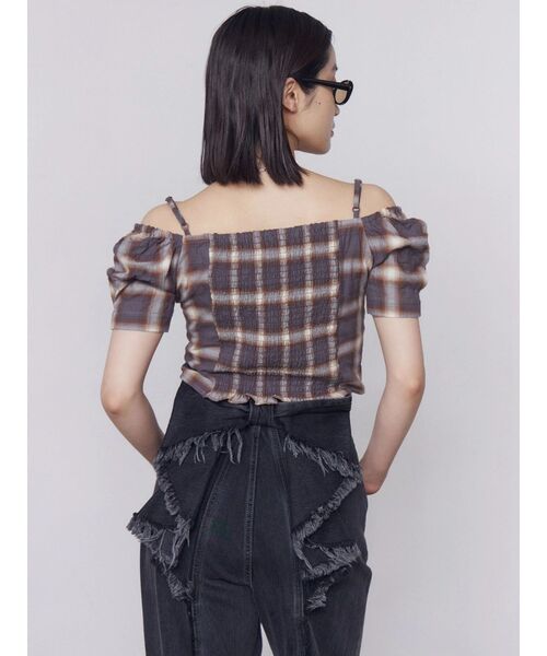 EMODA(エモダ)の「ギャザーフリル2WAYトップス(Tシャツ/カットソー・レディース・ブラック/ブラウン/ホワイト・FREE)」の15枚目の写真