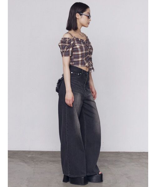 EMODA(エモダ)の「ギャザーフリル2WAYトップス(Tシャツ/カットソー・レディース・ブラック/ブラウン/ホワイト・FREE)」の17枚目の写真