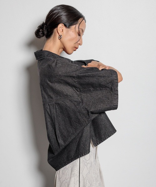 HEREIAM（ヘレイアム）の「【HEREIAM】袖丈2WAY仕様で今すぐ着れる！/オータムMIDデニムシャツ（シャツ/ブラウス・レディース・ブラウン系/ブラック/インディゴブルー・FREE）」の7枚目の写真