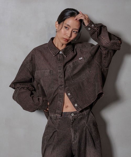 HEREIAM（ヘレイアム）の「【HEREIAM】袖丈2WAY仕様で今すぐ着れる！/オータムMIDデニムシャツ（シャツ/ブラウス・レディース・ブラウン系/ブラック/インディゴブルー・FREE）」の13枚目の写真