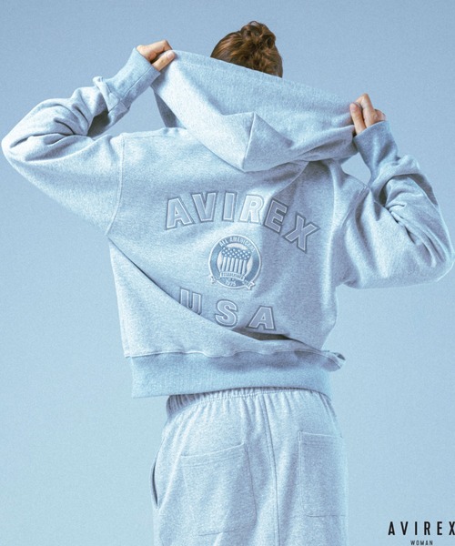 AVIREX(アヴィレックス)の「SIGNATURE VARSITY LOGO ZIP PARKA(パーカー・レディース・オフホワイト/グレー/ブラック・F)」の3枚目の写真