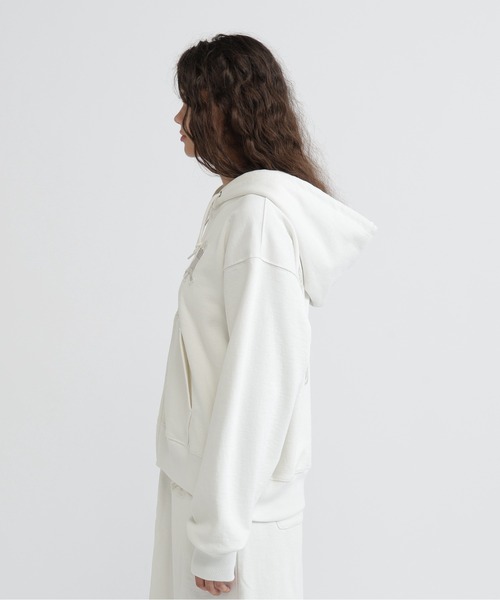 AVIREX(アヴィレックス)の「SIGNATURE VARSITY LOGO ZIP PARKA(パーカー・レディース・オフホワイト/グレー/ブラック・F)」の7枚目の写真