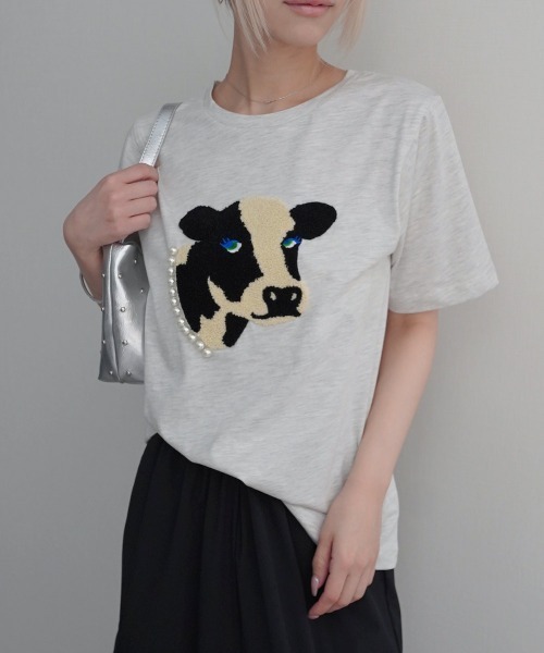 Rashik(ラシク)の「【Rashik】パール付アニマルモチーフTシャツ 半袖 サガラ 刺繍 カットソー トップス(Tシャツ/カットソー・レディース・オートミール/チャコールグレー・FREE)」の2枚目の写真