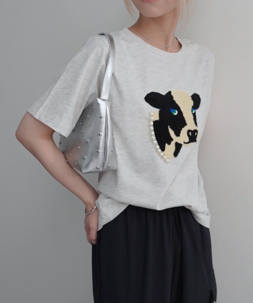 Rashik(ラシク)の「【Rashik】パール付アニマルモチーフTシャツ 半袖 サガラ 刺繍 カットソー トップス(Tシャツ/カットソー・レディース・オートミール/チャコールグレー・FREE)」の3枚目の写真