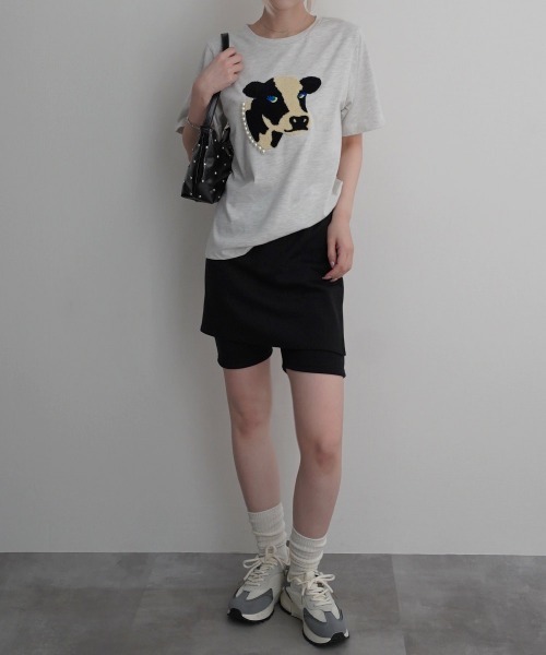 Rashik(ラシク)の「【Rashik】パール付アニマルモチーフTシャツ 半袖 サガラ 刺繍 カットソー トップス(Tシャツ/カットソー・レディース・オートミール/チャコールグレー・FREE)」の5枚目の写真