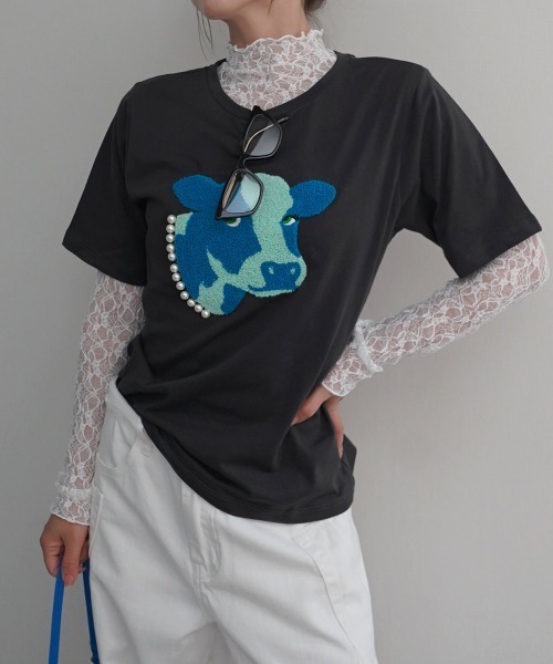 Rashik(ラシク)の「【Rashik】パール付アニマルモチーフTシャツ 半袖 サガラ 刺繍 カットソー トップス(Tシャツ/カットソー・レディース・オートミール/チャコールグレー・FREE)」の7枚目の写真