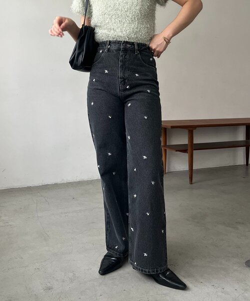 CAPRICIEUX LE'MAGE(カプリシューレマージュ)の「【低身長サイズあり】小花刺繍デニム(デニムパンツ・レディース・ブルー/ブラック・36/PS/38)」の3枚目の写真
