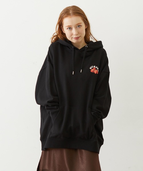 MILKFED.（ミルクフェド）の「STRAWBERRY CAKE SWEAT HOODIE（パーカー・レディース・ブラック/オフホワイト/レッド・M/L）」の2枚目の写真