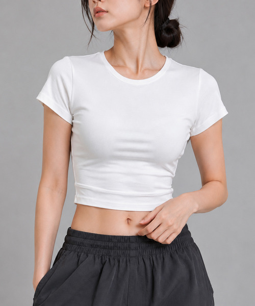 NinaetLina(ニナエリナ)の「後ろあき無地ミニTシャツ(Tシャツ/カットソー・レディース・ホワイト/ブラック/チャコールグレー・FREE)」の1枚目の写真