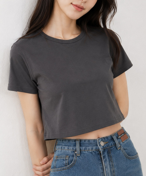 NinaetLina(ニナエリナ)の「後ろあき無地ミニTシャツ(Tシャツ/カットソー・レディース・ホワイト/ブラック/チャコールグレー・FREE)」の2枚目の写真