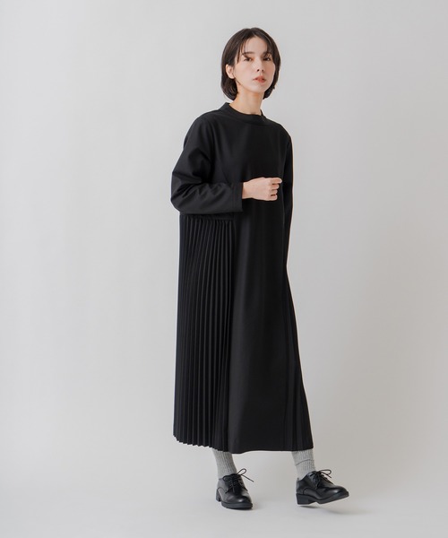 Kelen（ケレン）の「「KELEN / ケレン」サイドプリーツワンピース（ワンピース・レディース・ブラック/チャコールグレー/グレイッシュベージュ・S/M）」の2枚目の写真