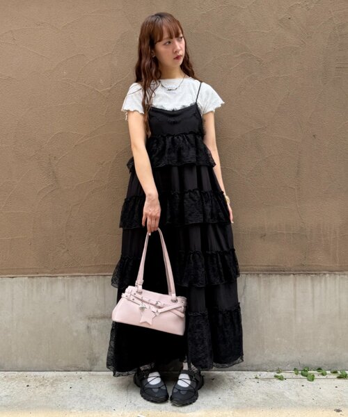 w closet(ダブルクローゼット)の「レースティアードキャミワンピース(ワンピース・レディース・ブラック/カーキ/ブルー/オフホワイト・FREE)」の3枚目の写真
