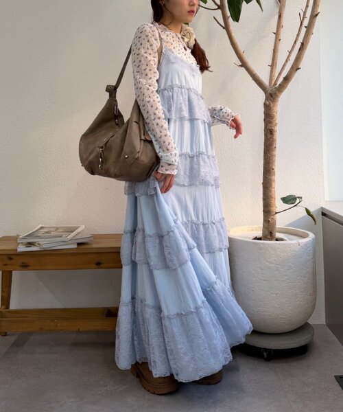 w closet(ダブルクローゼット)の「レースティアードキャミワンピース(ワンピース・レディース・ブラック/カーキ/ブルー/オフホワイト・FREE)」の10枚目の写真