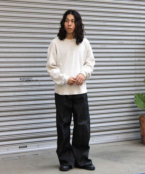 NVRFRGT(ネヴァーフォーゲット)の「NVRFRGT / ネヴァーフォーゲット WISM 別注 3D WIDELEG JEANS(デニムパンツ・メンズ・ブラック・1/2/3)」の2枚目の写真