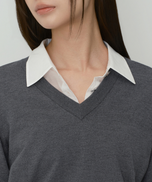 MUSINSA STANDARD WOMAN（ムシンサスタンダードウーマン）の「ウィメンズエッセンシャルVネックニット[チャコールグレー]（ニット/セーター・レディース・その他・LARGE/MEDIUM/SMALL/X-SMALL）」の4枚目の写真
