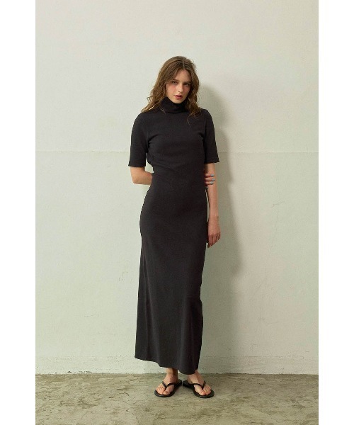ALEXIA STAM(アリシアスタン)の「Back Open Turtleneck Maxi Dress /パッドin バックオープンワンピース(ワンピース・レディース・ベージュ/ブラック/グレー・S/L/M)」の4枚目の写真