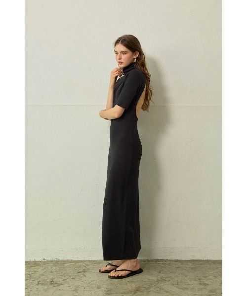 ALEXIA STAM(アリシアスタン)の「Back Open Turtleneck Maxi Dress /パッドin バックオープンワンピース(ワンピース・レディース・ベージュ/ブラック/グレー・S/L/M)」の6枚目の写真