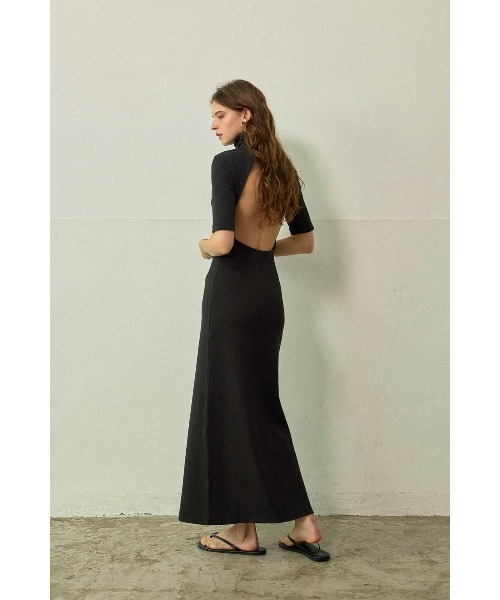 ALEXIA STAM(アリシアスタン)の「Back Open Turtleneck Maxi Dress /パッドin バックオープンワンピース(ワンピース・レディース・ベージュ/ブラック/グレー・S/L/M)」の7枚目の写真