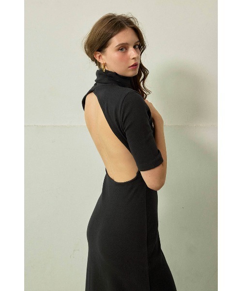 ALEXIA STAM(アリシアスタン)の「Back Open Turtleneck Maxi Dress /パッドin バックオープンワンピース(ワンピース・レディース・ベージュ/ブラック/グレー・S/L/M)」の9枚目の写真